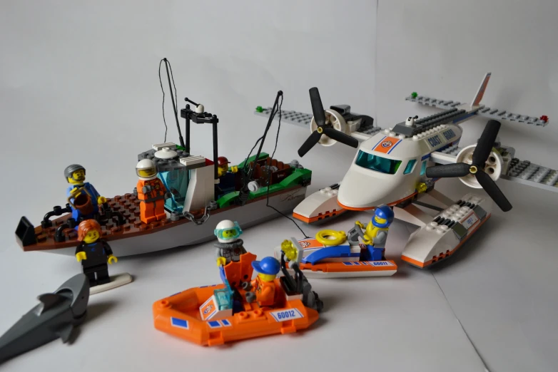 several legos are set together to play tug - fighting