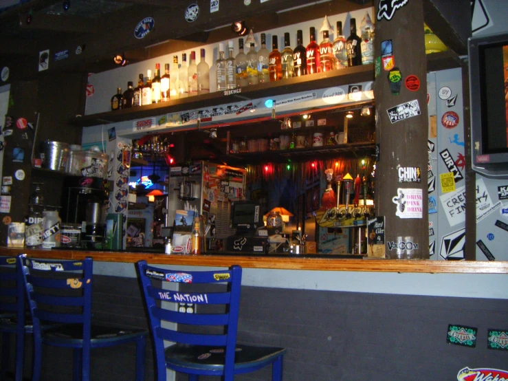 several small stools are lined up on a bar