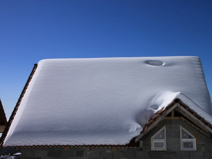 a small house covered in snow with no people