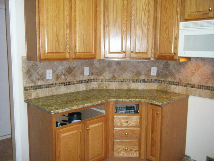 a kitchen that has some cabinets and counters