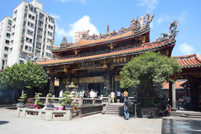 a building surrounded by many trees and flowers