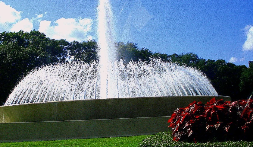 a water fountain in the middle of an empty garden