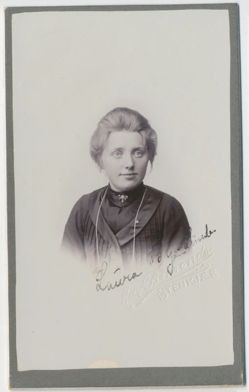 an old pograph of a woman from the late 20th century