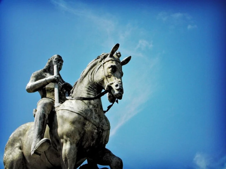 a sculpture is in the shape of two horses