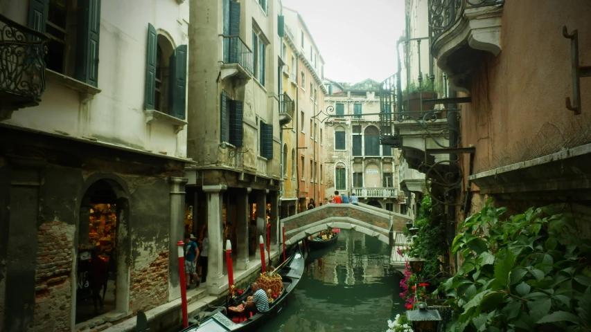 a narrow canal with boats docked on the side of it