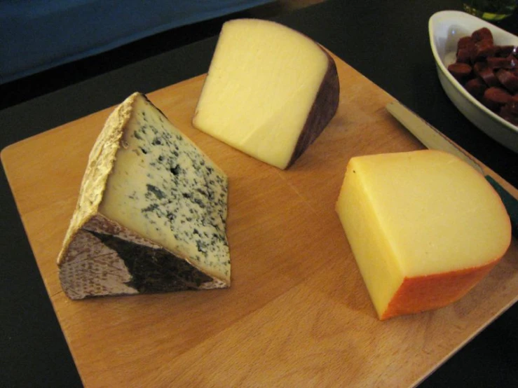 there is a cheese plate with four different varieties of cheese on it