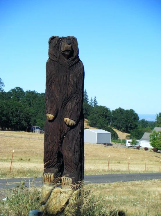 an artistic statue of a bear in a yard