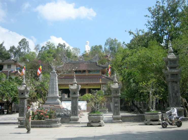 the stone courtyard is surrounded by beautiful statues