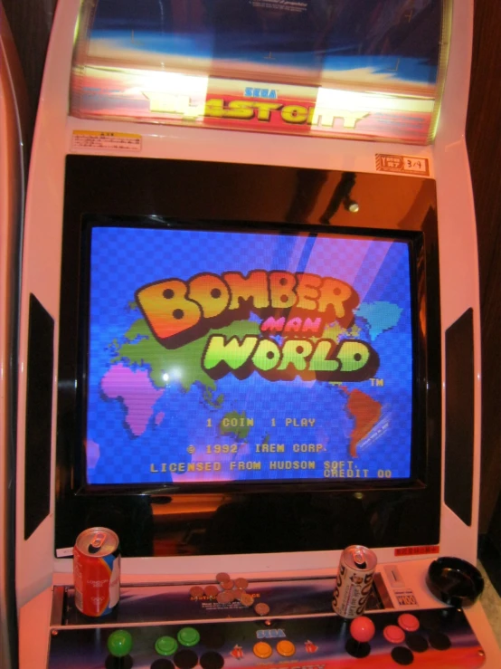 a computer arcade game with an advertit for the video game bomber world