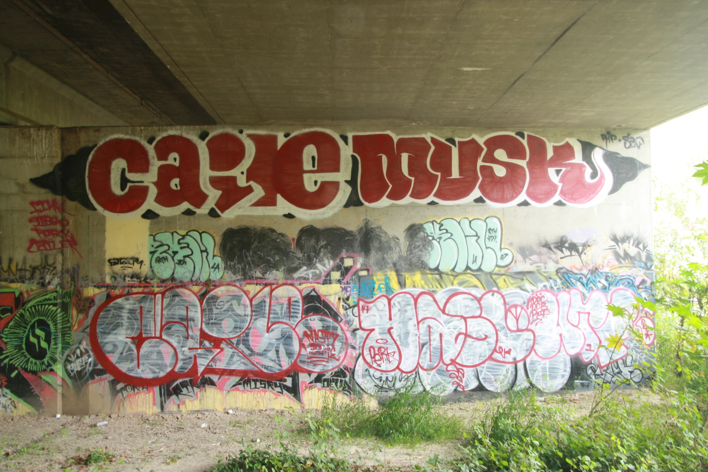 a wall covered with graffiti with the word caferust