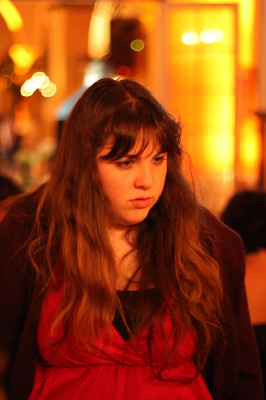 a person wearing a black shirt with a red collar