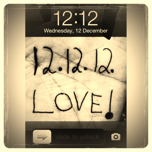 a phone screen with the text i love you