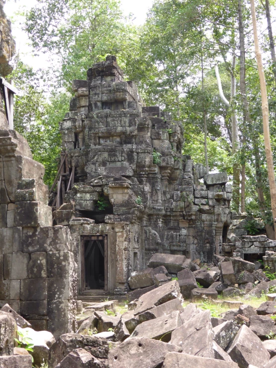 an ancient temple ruins in the middle of some jungle