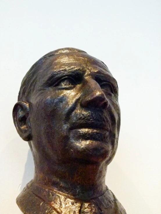 a close - up view of a bronze statue of the presidents head