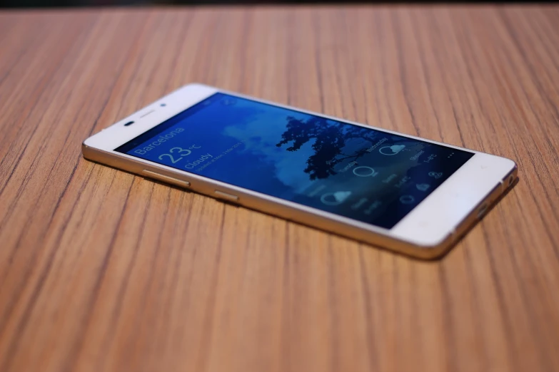 an image of a cell phone sitting on a table