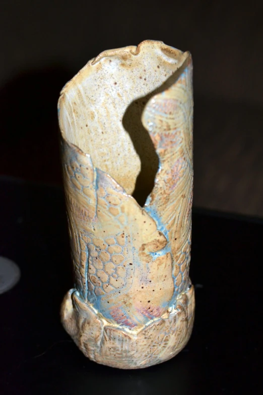 a vase is displayed on the table in a dark room