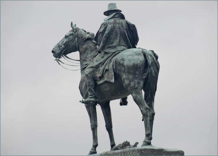 a picture of a statue with a hat on it's head