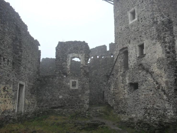 stone buildings with stone arches are in the middle of an old building