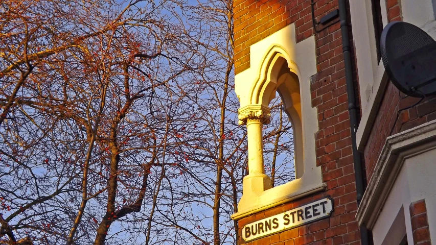 a street sign is shown with a tree in the background