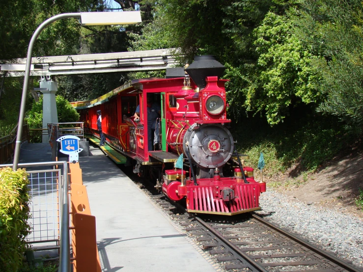 the small train is painted red with decorations on it's side