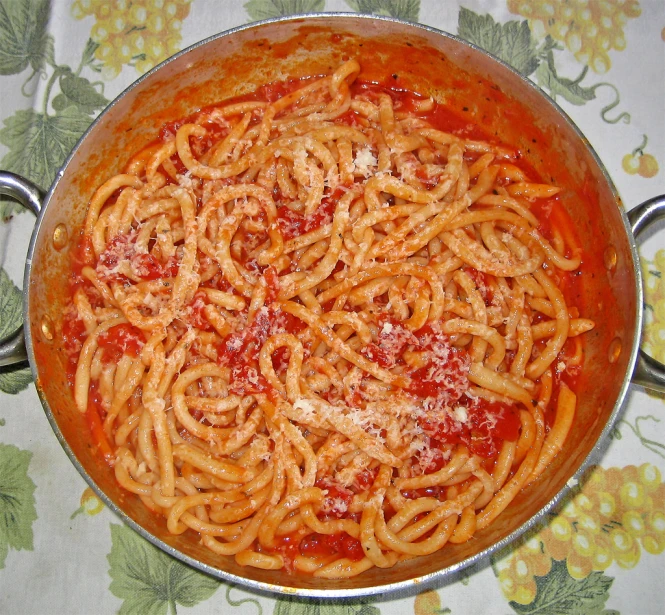 a pan filled with noodles and tomato sauce