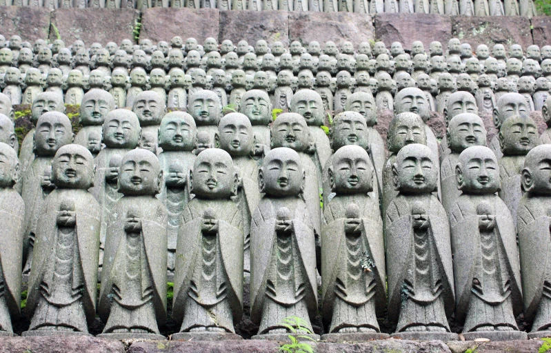 many heads of buddha statues sit in a row