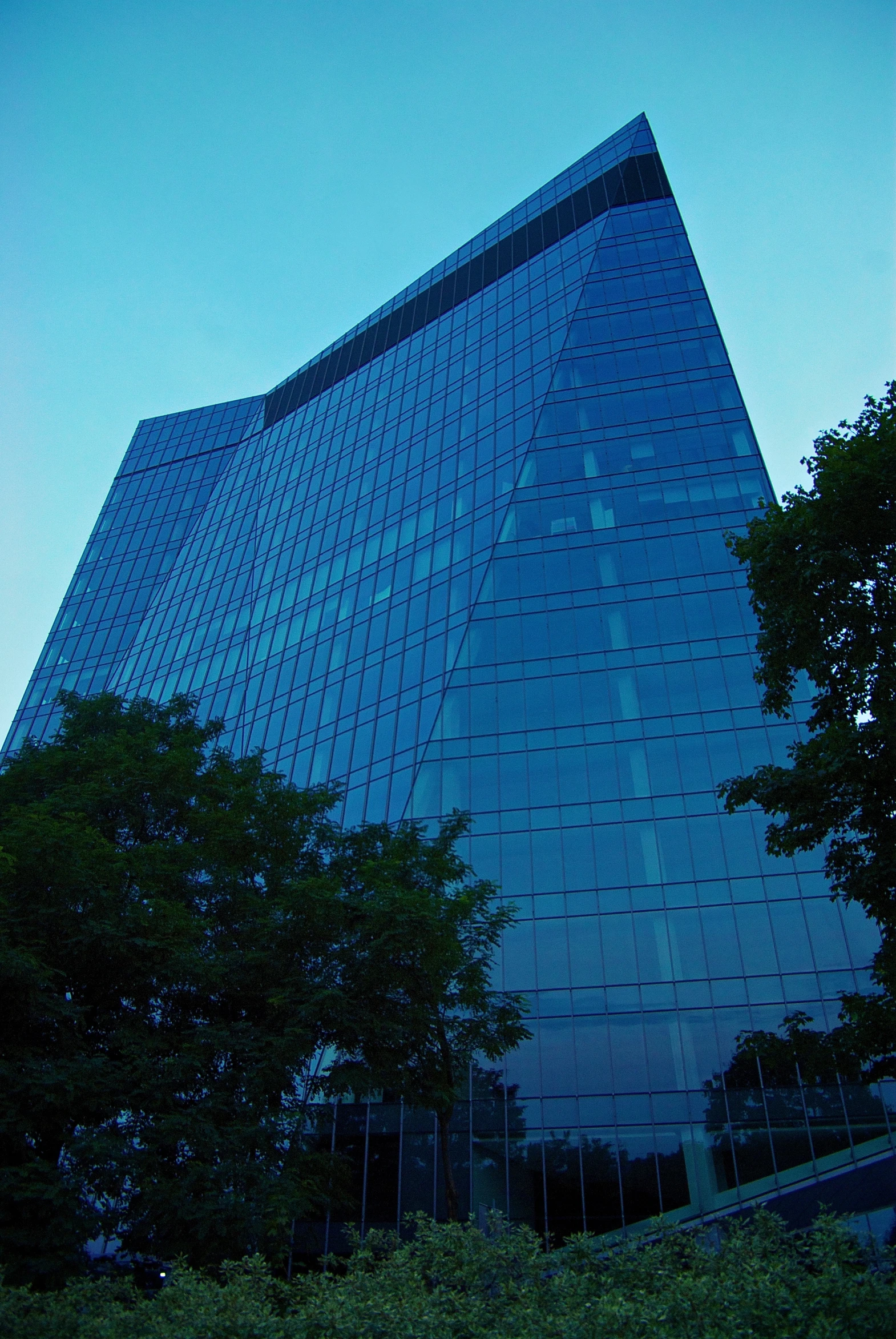 a very large building with trees in front of it