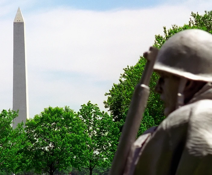 a statue in front of the washington monument