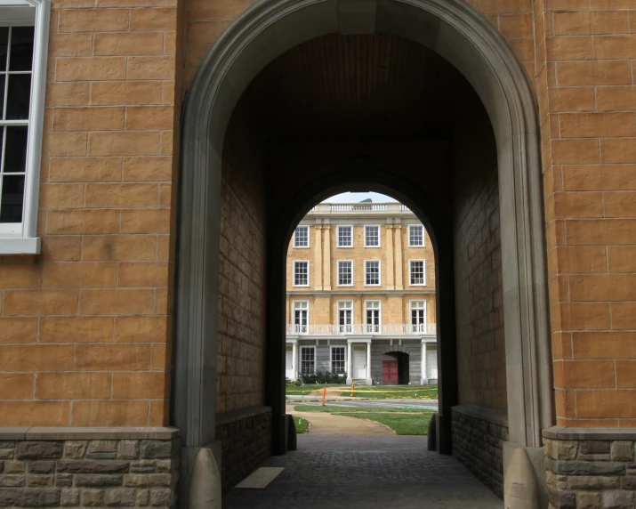 an arch in an archway leading to an apartment building