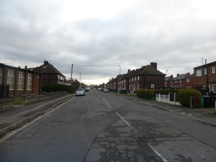 an empty street is surrounded by row houses