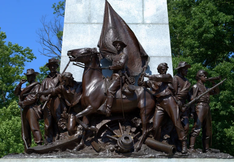 a very tall monument filled with bronze statues