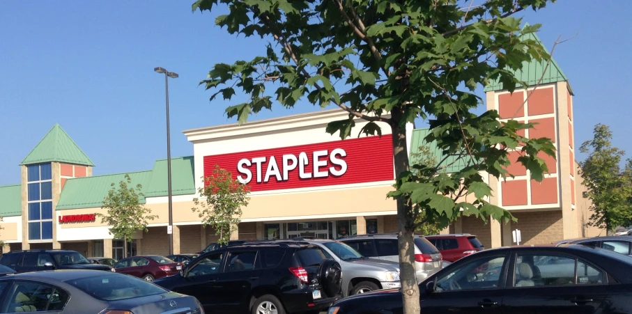 a large store with cars parked in the lot