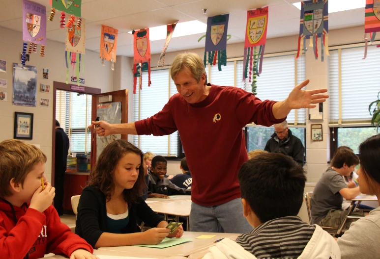 the teacher is teaching students how to read