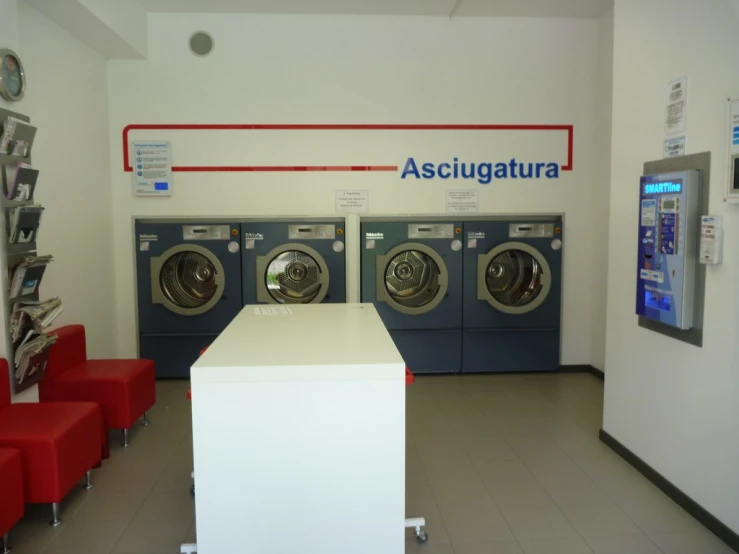 washers are lined up in the room beside each other