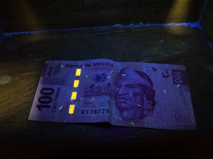 a purple lite up one mexican 100 - euro bill