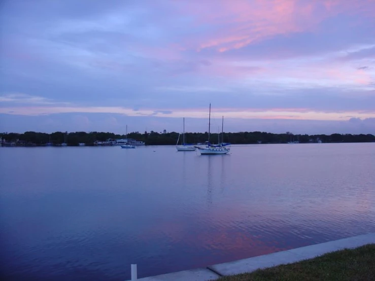 some boats that are floating in the water