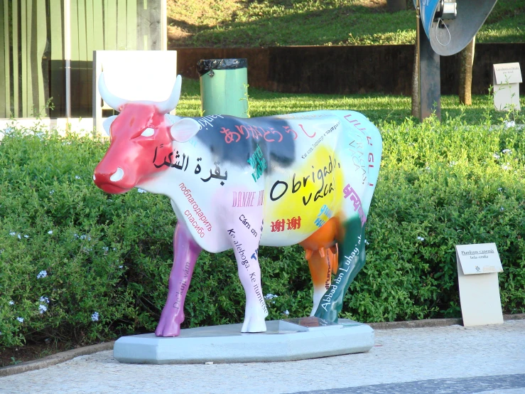 there is a statue made to look like a cow