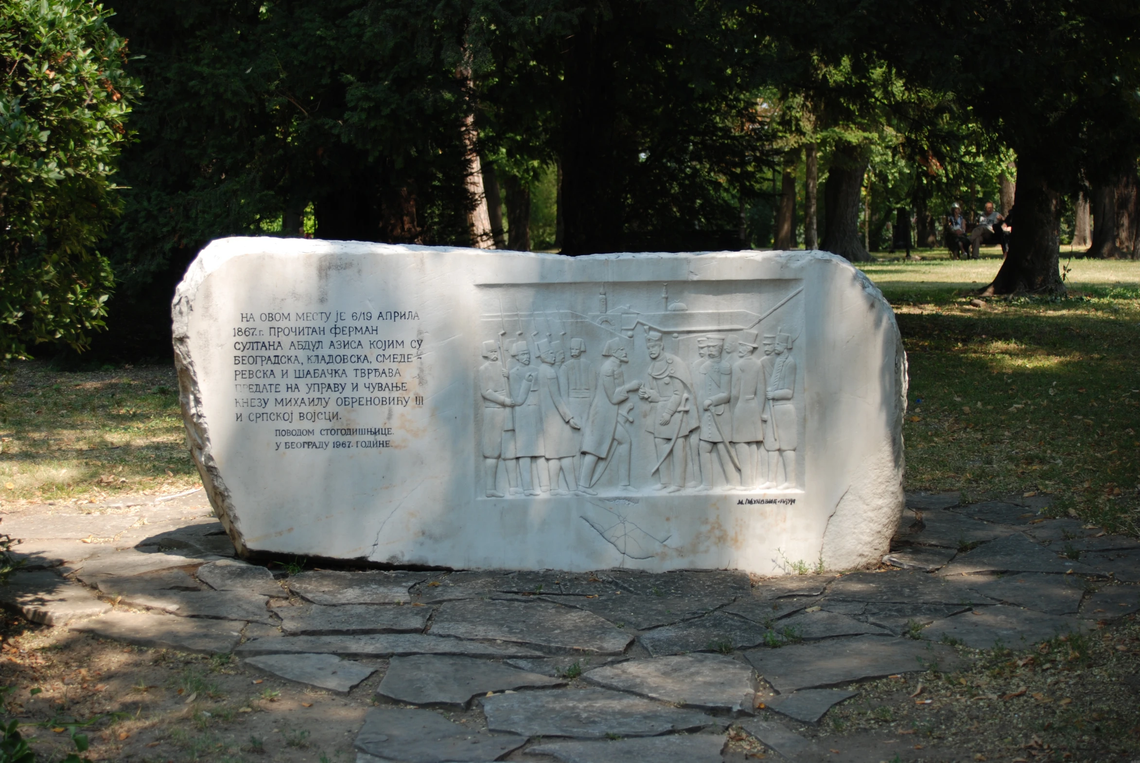 a monument with statues sitting inside of it