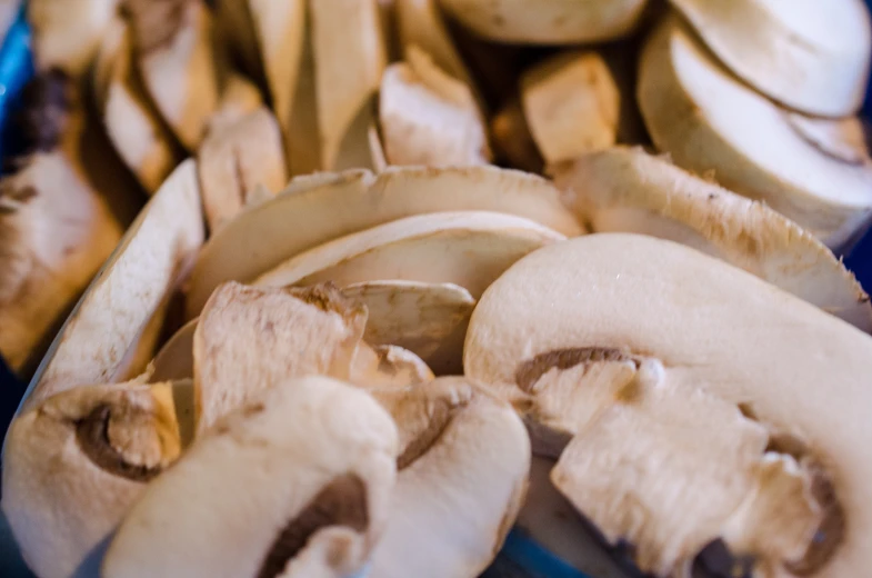 a table that has a bunch of mushrooms on it