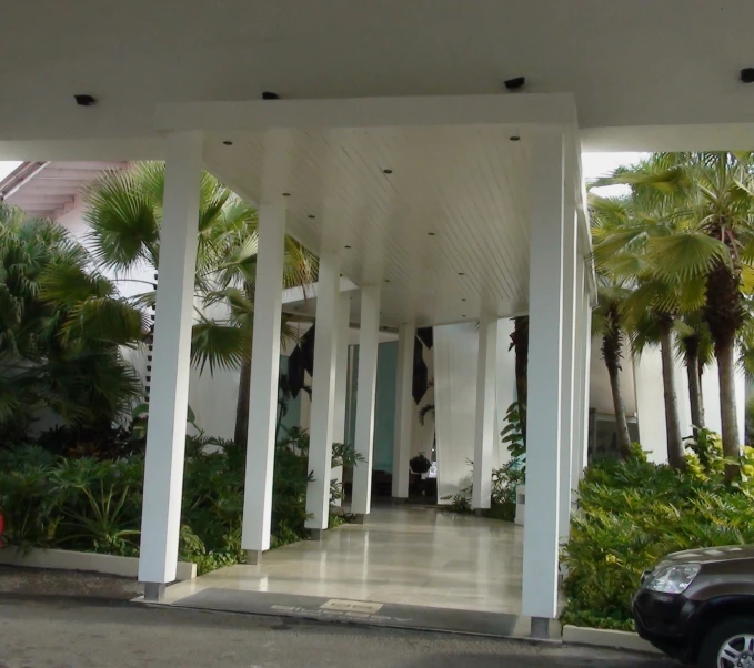 large white pillars are on the side of a building