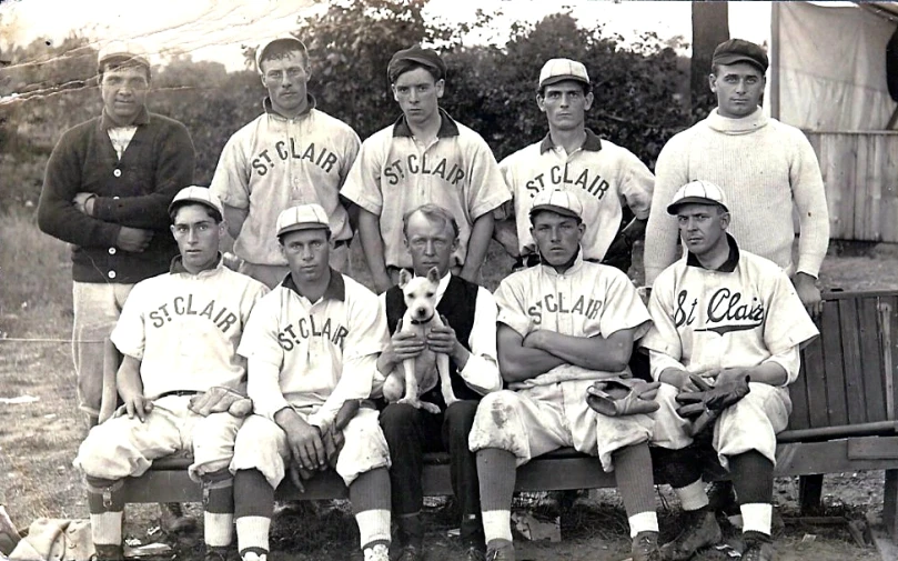 a baseball team is posing for a picture