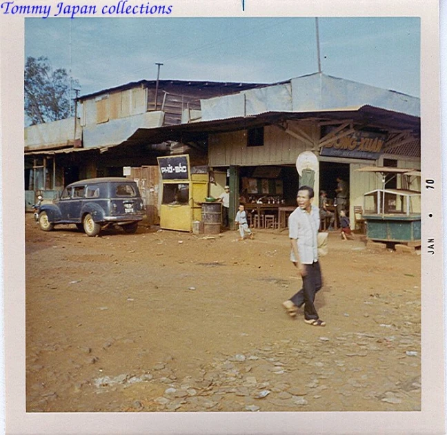 the old po shows people walking on a dirt road