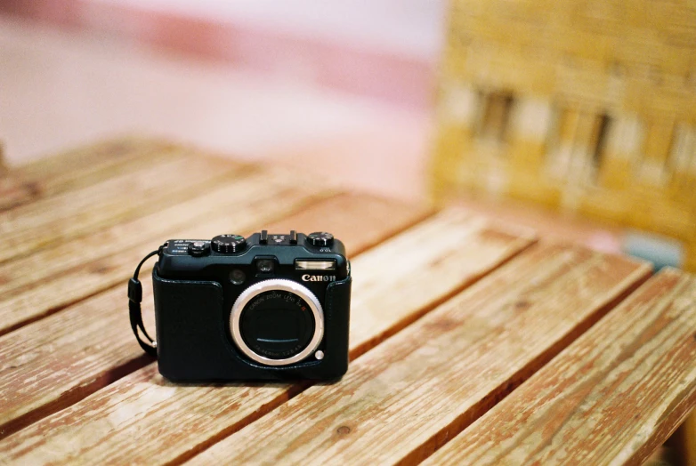 a small camera is sitting on a wooden table