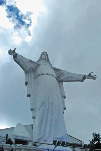 the jesus statue is pointing at the clouds