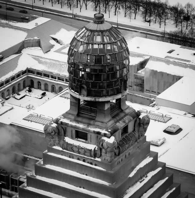 black and white image of building in city