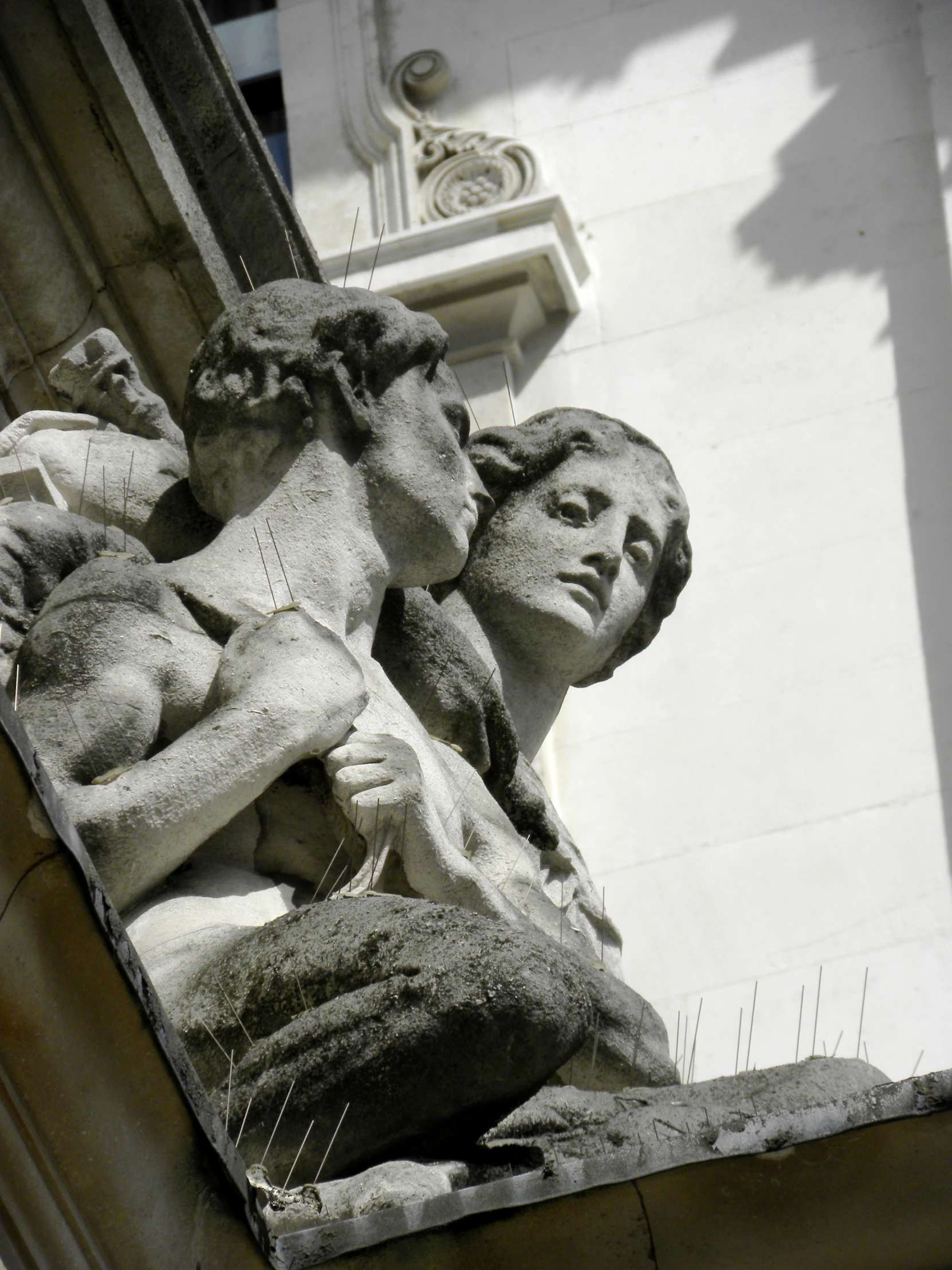 a statue is shown in front of a building