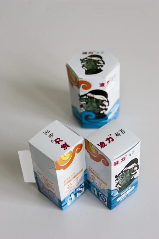 two boxes with chinese characters on them are shown