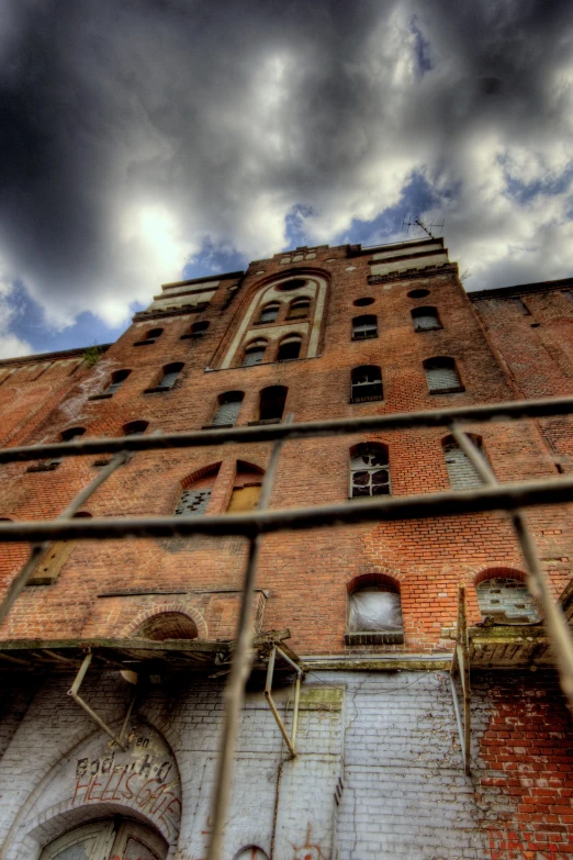 a large tall building with lots of windows