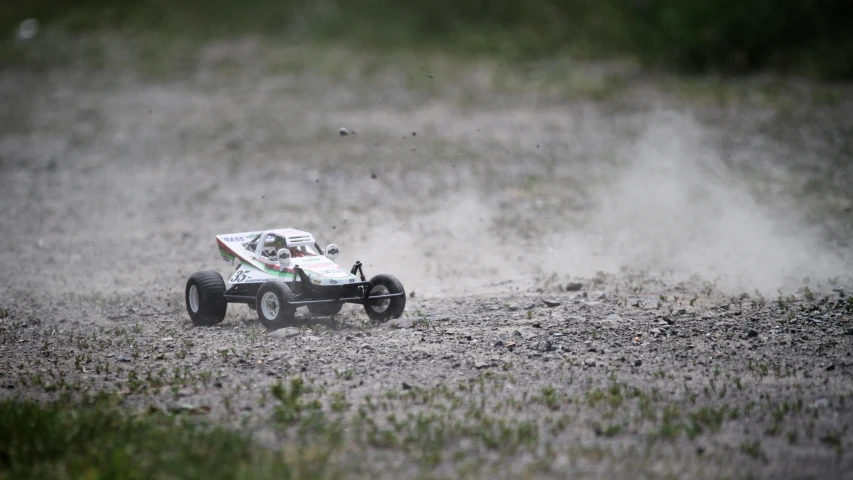 a buggy is driving in the middle of dirt