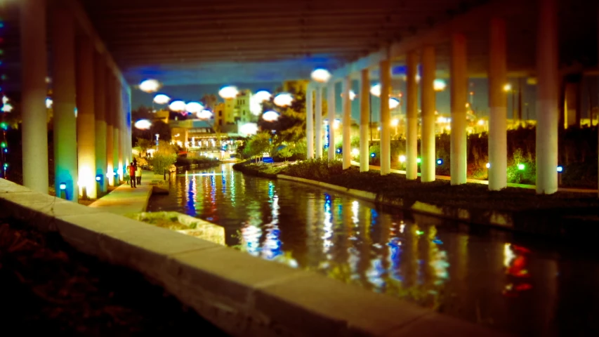 an image of a canal going through a city